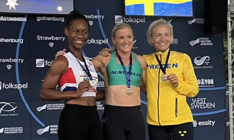 VVM Gbg: K50 100 m med fr v Yvette Henry, GBR, Monique Perry, AUS, och Helene Hermundstad, SWE.